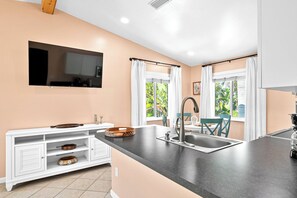 Coffee/tea maker, fridge, microwave, oven - Sand & Sun B · EV Charger · Pool (Holmes Beach)