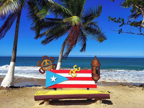 Aurinkotuoleja, rantapyyhkeitä