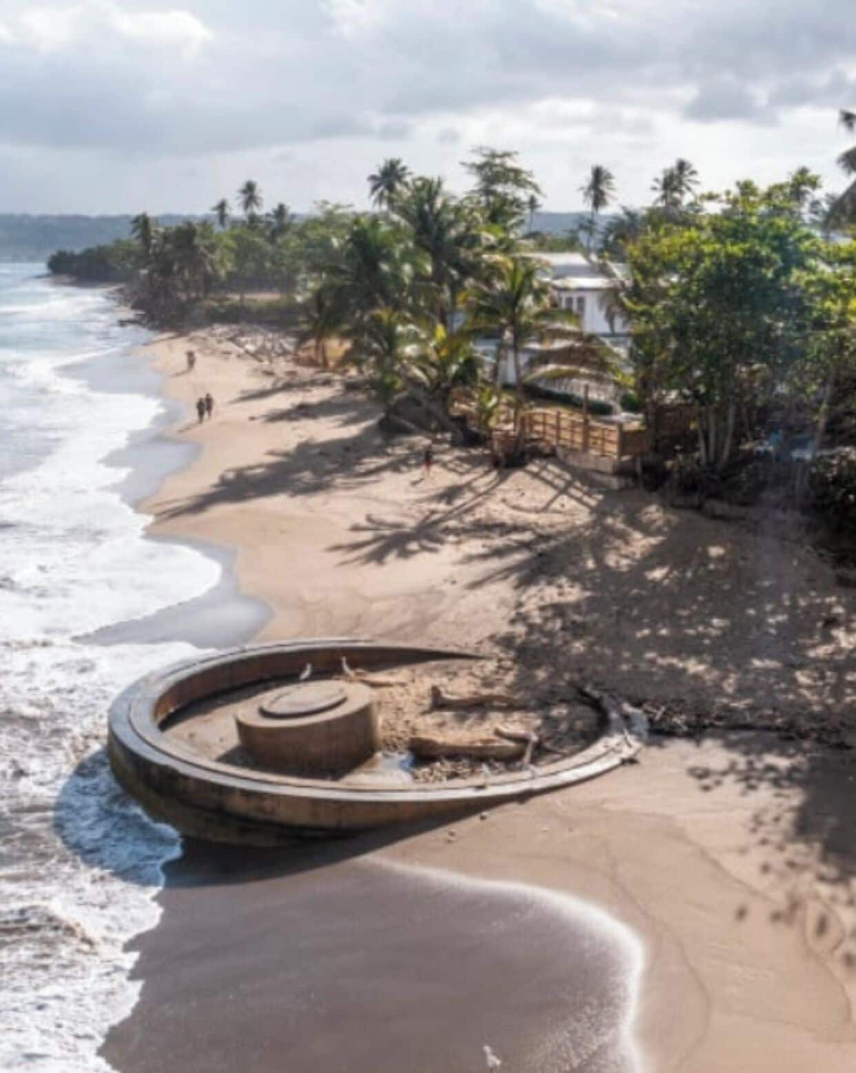 Chaises longues, serviettes de plage