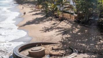 Aurinkotuoleja, rantapyyhkeitä