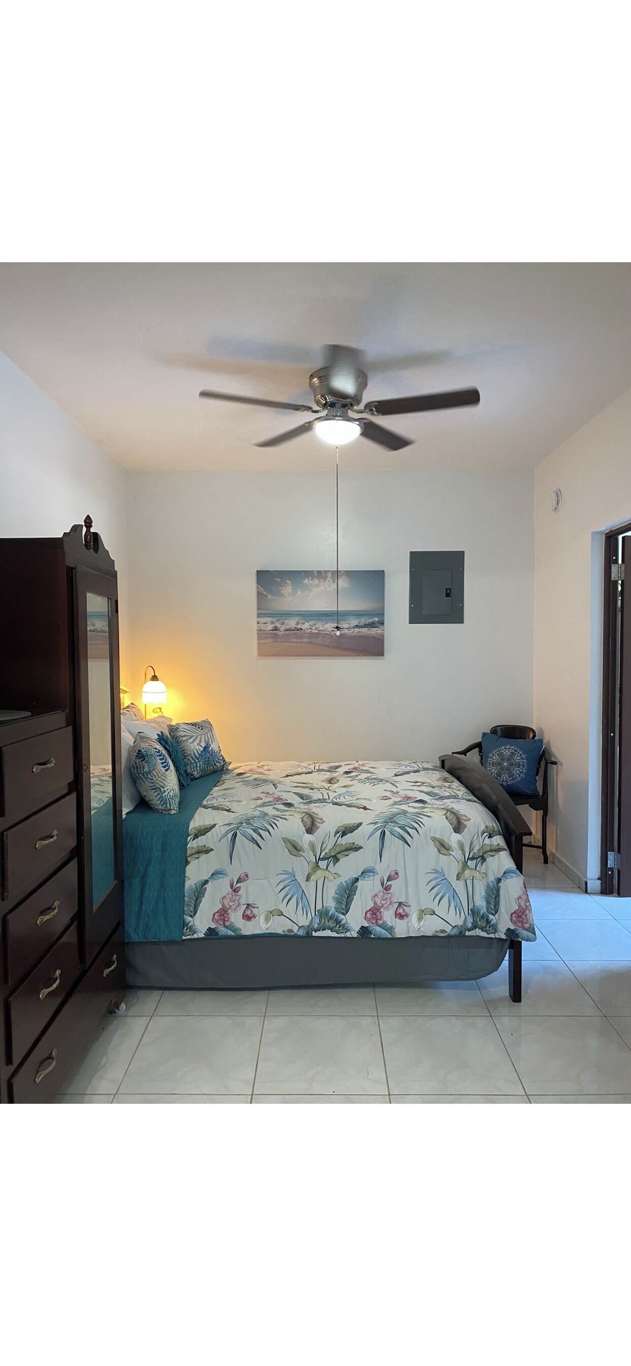 1 chambre, coffres-forts dans les chambres, bureau