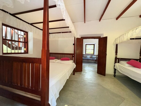 Casa clásica, vista al jardín | Tabla de planchar con plancha y wifi gratis 