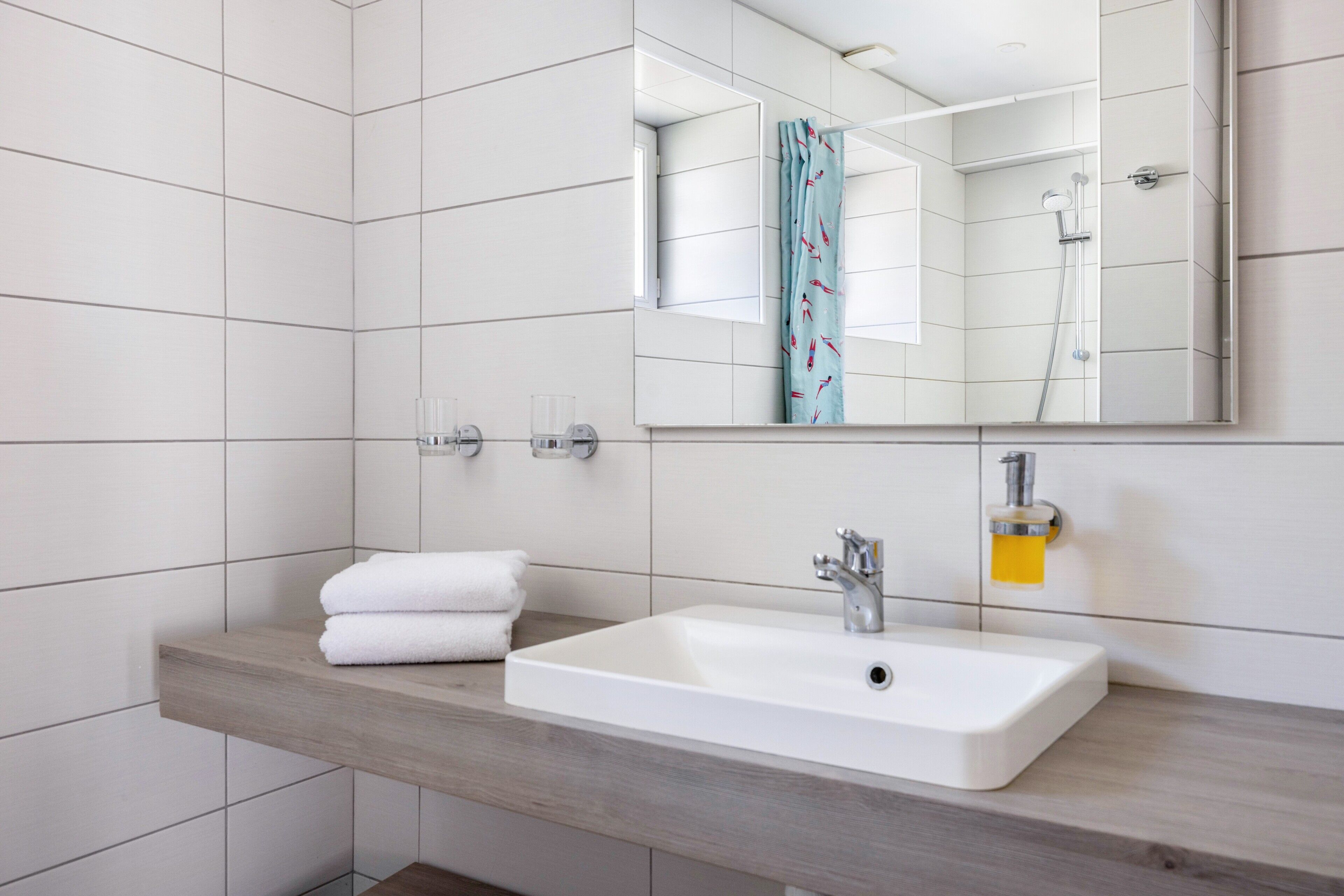 Regadera y secadora de cabello 