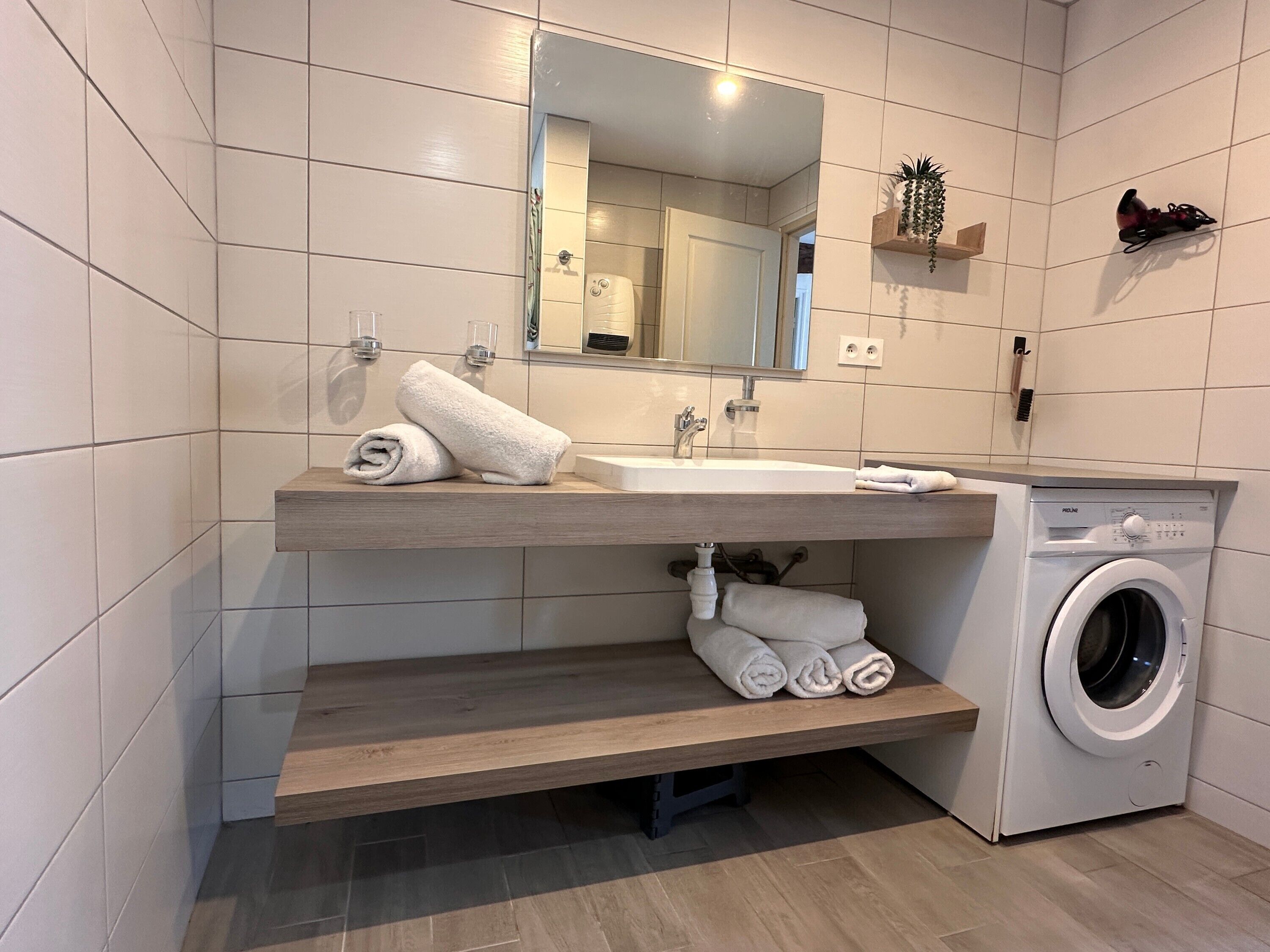 Douche, sèche-cheveux