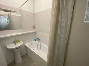 Hair dryer, towels, soap, toilet paper - Fantastic Inn Warsaw - CH16 (Warsaw)