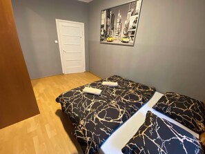 Classic Room, 1 Double Bed | Desk, laptop workspace, iron/ironing board, free WiFi - Fantastic Inn Warsaw - CH16 (Warsaw)