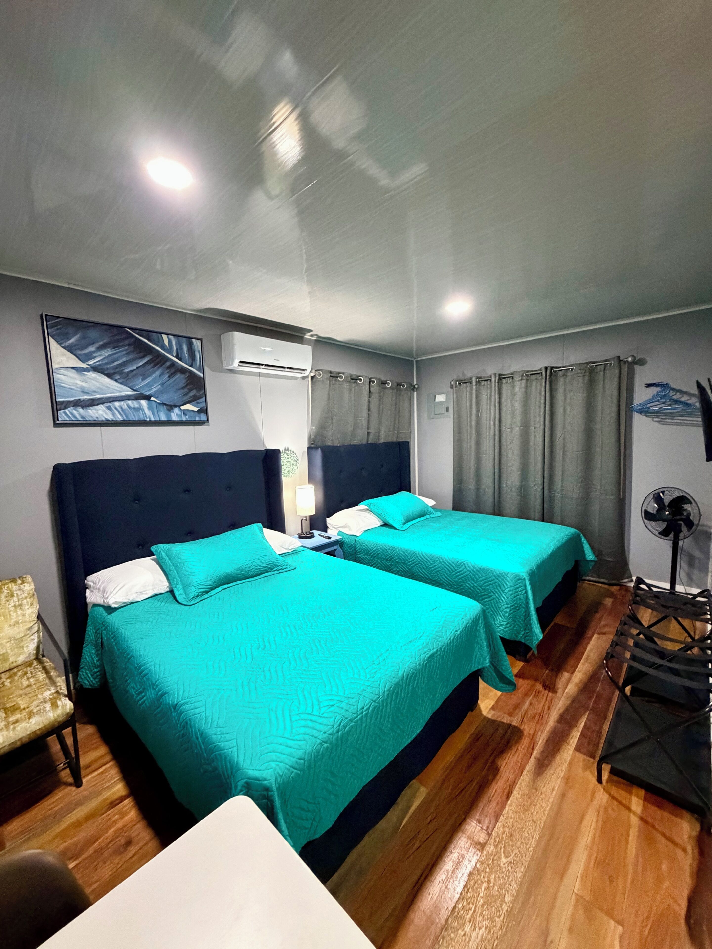 Phòng đôi Deluxe | Két bảo mật tại phòng, trang trí khác biệt 