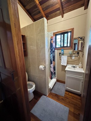 Cabaña Confort, vistas a la playa | Baño | Secador de pelo, toallas, jabón y champú