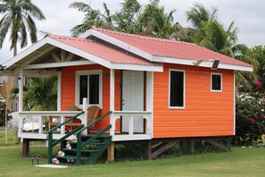 Cabaña Deluxe, 1 cama de matrimonio | Caja fuerte, decoración individual, mobiliario individual y escritorio