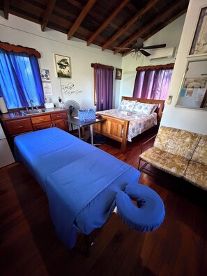 Kabin Comfort, pemandangan pantai | Brankas, meja kerja, tirai kedap cahaya, dan setrika/meja setrika