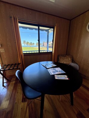 Cabaña Confort, vista a la playa | Área de sala de estar