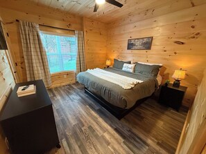WiFi, bed sheets - New Listing Special*Close to Pkwy*Hot Tub*Quiet (Pigeon Forge)