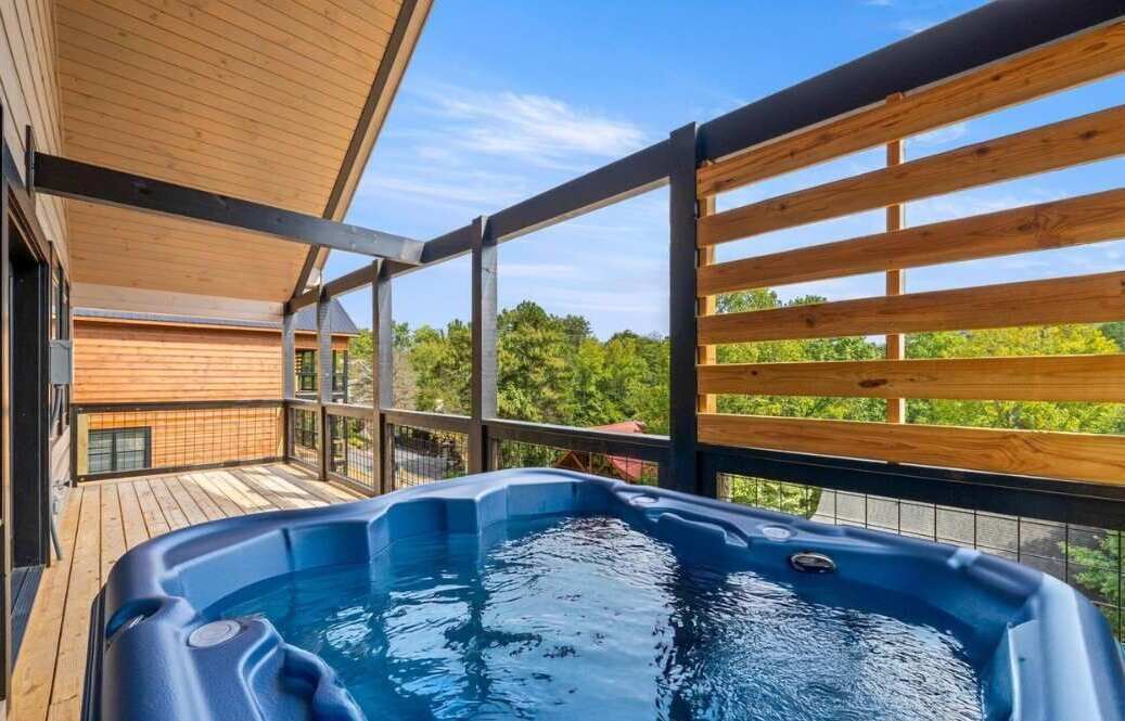 Tina de hidromasaje al aire libre