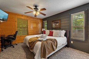 3 bedrooms, desk, iron/ironing board, WiFi - Serene Mountain Retreat | Big Views, Hot Tub & EV (Sevierville)