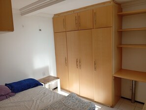 WiFi, bed sheets - apartment in enchanting Natal walk to the beach with cool AC and gym access (Natal)