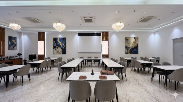 Business center - Hotel Grand Shalimar by JMD Group (New Delhi)