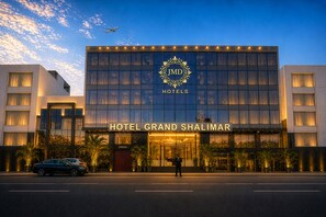 Exterior - Hotel Grand Shalimar by JMD Group (New Delhi)