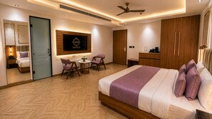 Executive Room | Egyptian cotton sheets, premium bedding, minibar, free WiFi - Hotel Grand Shalimar by JMD Group (New Delhi)