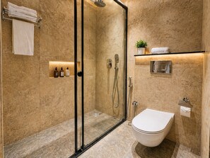Regadera, amenidades de baño de diseñador, secadora de cabello, bidet 