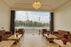 Property entrance - Hotel Grand Shalimar by JMD Group (New Delhi)