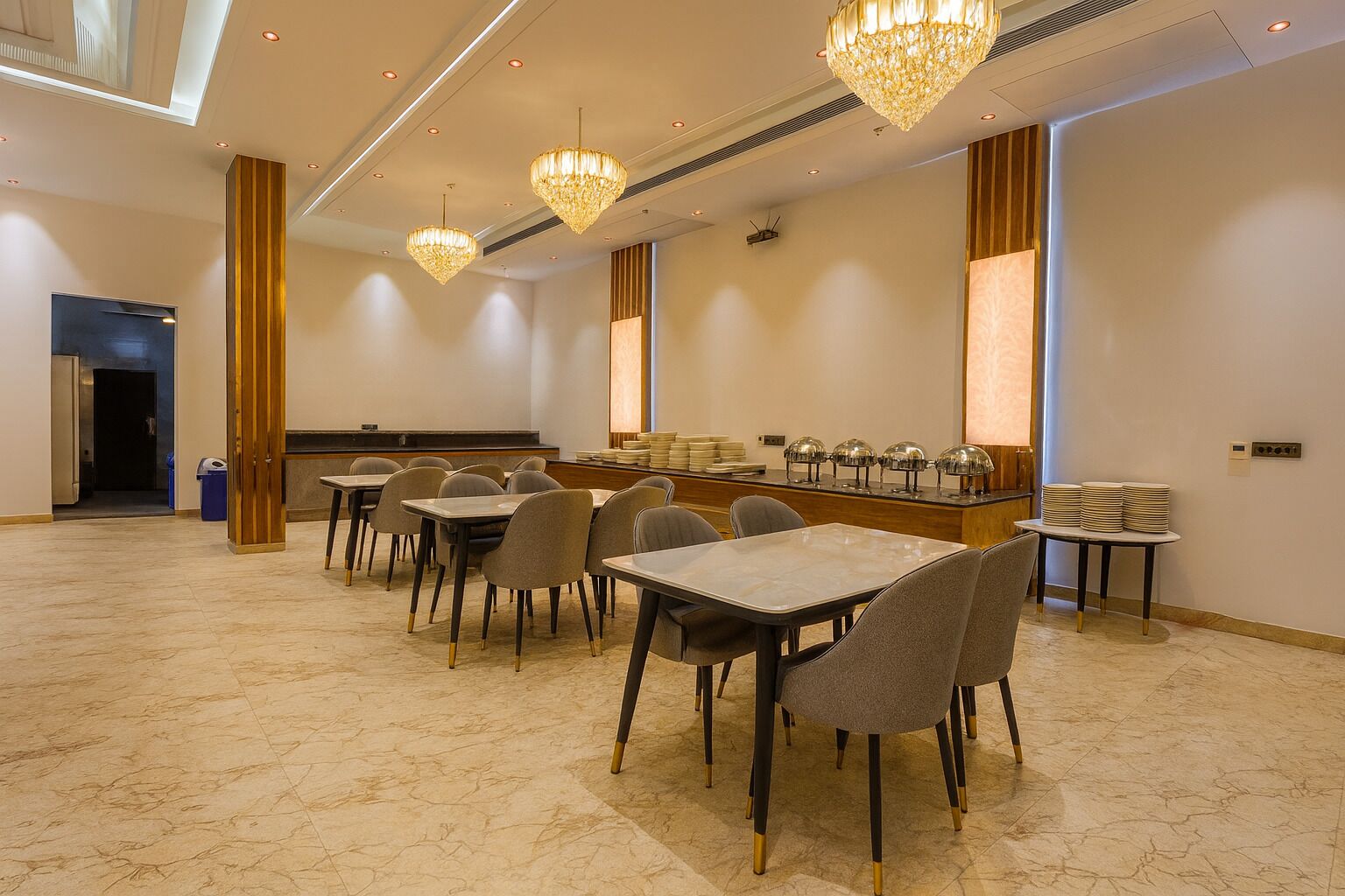 Daily buffet breakfast (INR 400 per person)