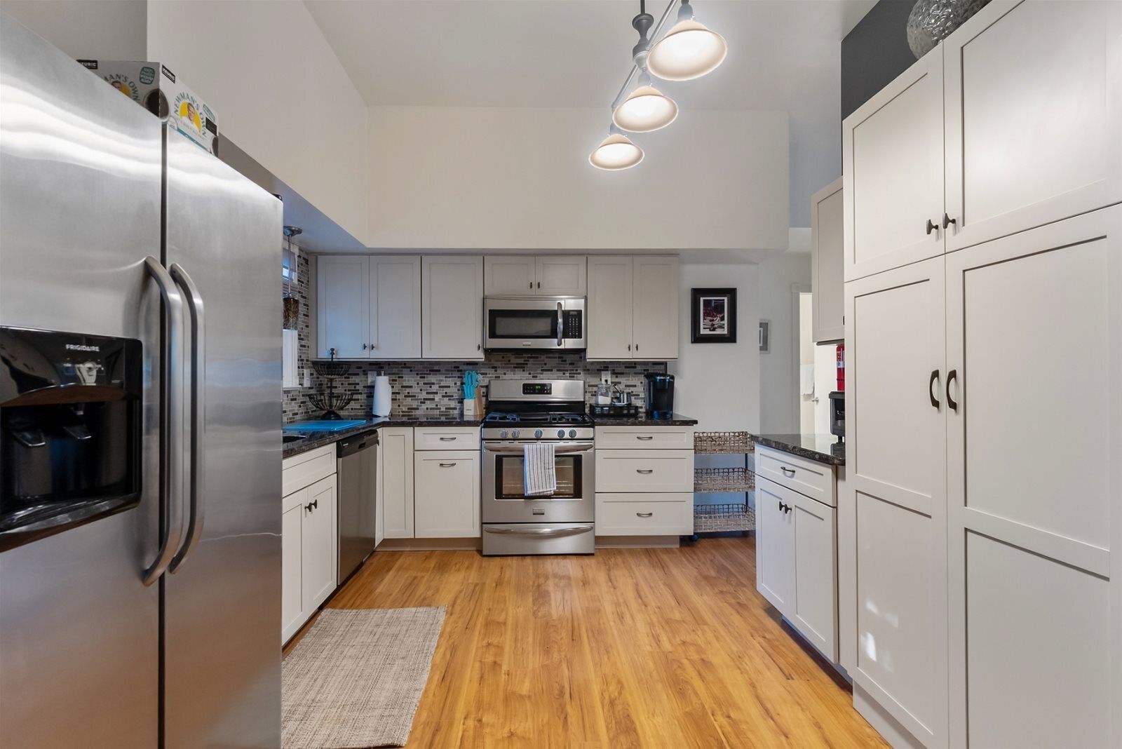 Fridge, oven, dishwasher, coffee/tea maker