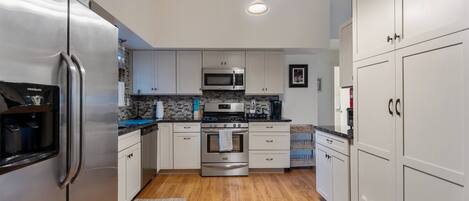 Fridge, oven, dishwasher, coffee/tea maker