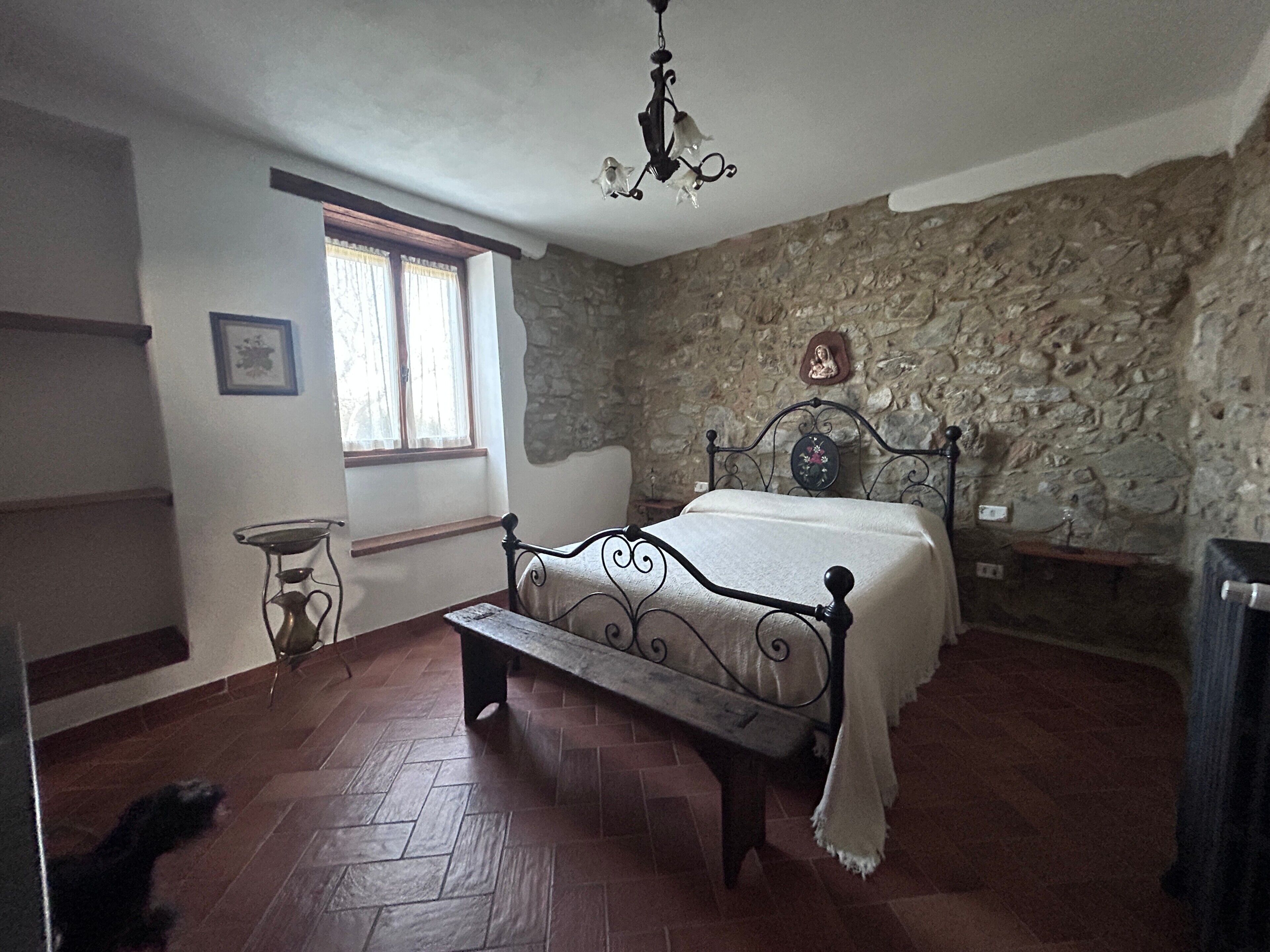 Tabla de planchar con plancha, wifi y ropa de cama 