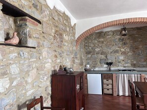 Private kitchen - Casale Torricella: Relax Among Woods with Sea View (Montieri)