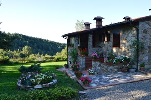 Property grounds - Casale Torricella: Relax Among Woods with Sea View (Montieri)