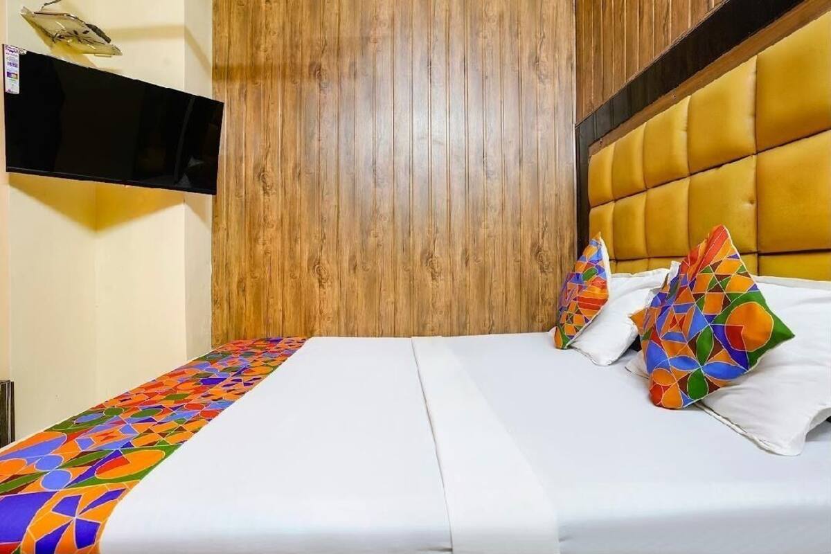 Habitación triple Royal, balcón, vista al mar | Wifi gratis