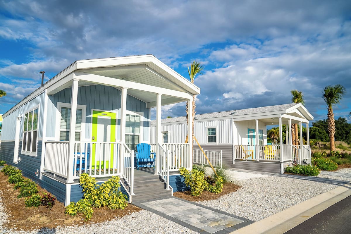 Deluxe Bungalow | Laptop workspace, iron/ironing board, free WiFi