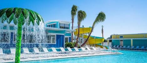 2 kolam renang outdoor, dengan cabana (dengan biaya tambahan)