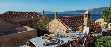 Maison Deluxe, balcon, vue mer | Terrasse/Patio