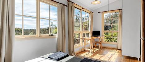 Bureau, Wi-Fi gratuit, draps fournis