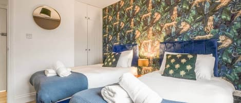 Strykejern/-brett, internettilgang og sengetøy