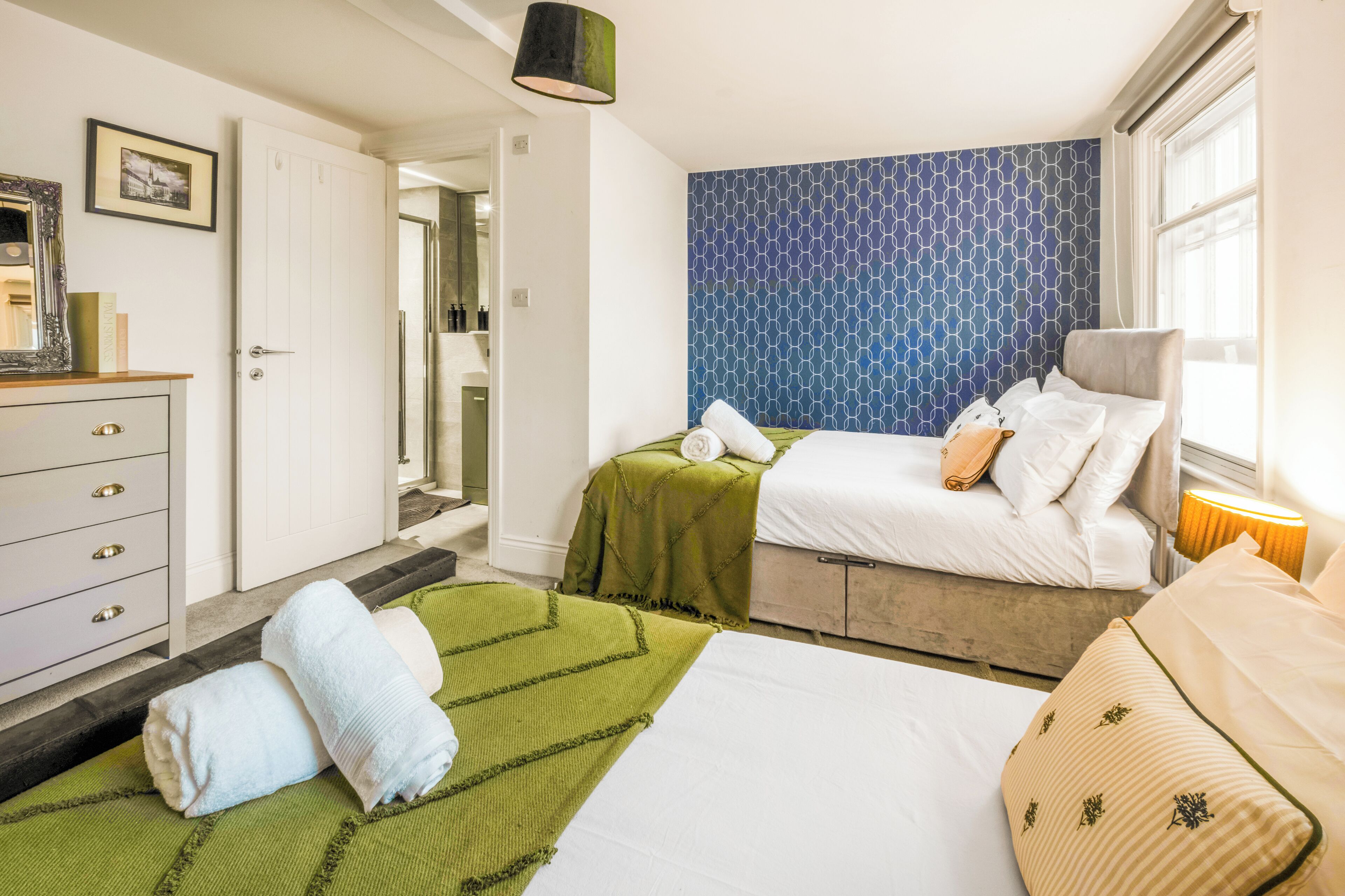 Iron/ironing board, internet, bed sheets