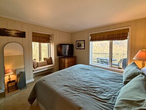 3 bedrooms, iron/ironing board, WiFi, bed sheets - 3 bedroom condo- just a 250 yard walk to slopes! (Sugar Mountain)