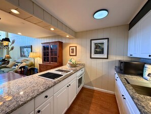 Coffee/tea maker, fridge, microwave, oven - 3 bedroom condo- just a 250 yard walk to slopes! (Sugar Mountain)