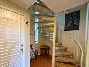 Interior - 3 bedroom condo- just a 250 yard walk to slopes! (Sugar Mountain)