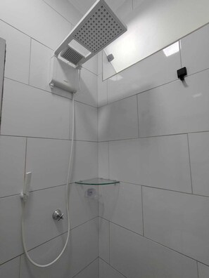 مناشف، صابون، ورق حمّام