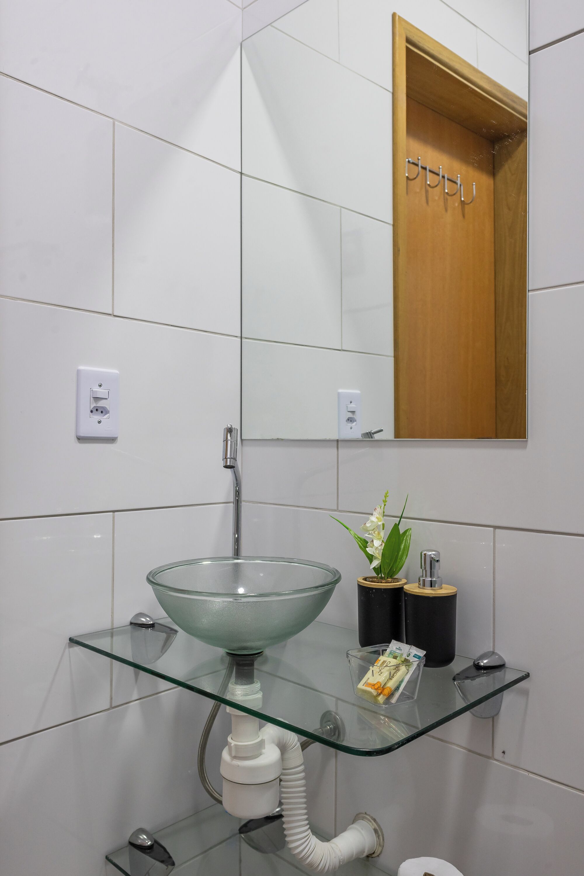 Toallas, jabón, papel de baño 