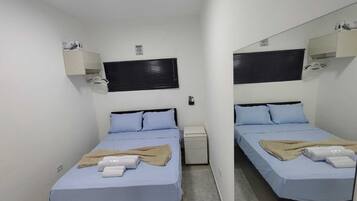 Ferros/tábuas de passar roupa, Wi-Fi, roupa de cama