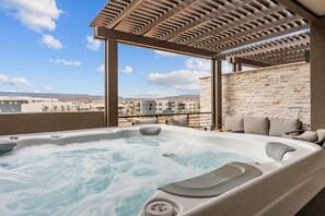 Outdoor spa tub - Adventure Central at Desert Color: Private Hot Tub + Lagoon (St. George)