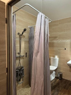 A modern bathroom with a glass shower enclosure, a toilet, and a sink. - PARIS ROOMS & DREAMS HOTEL (Paris)