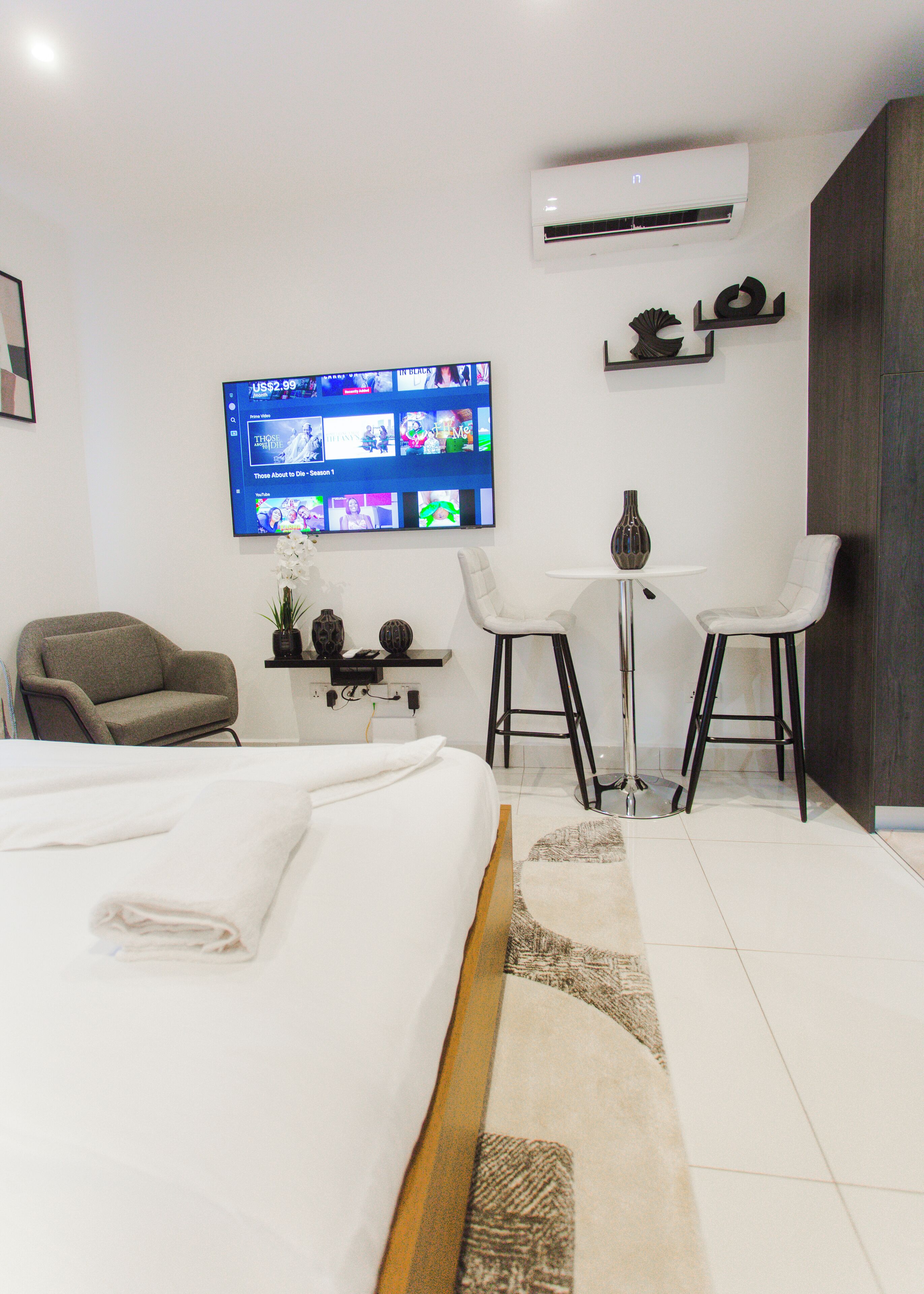 Iron/ironing board, free WiFi, bed sheets