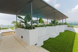 Property grounds - A Plush Studio at Loxwood House (Accra)