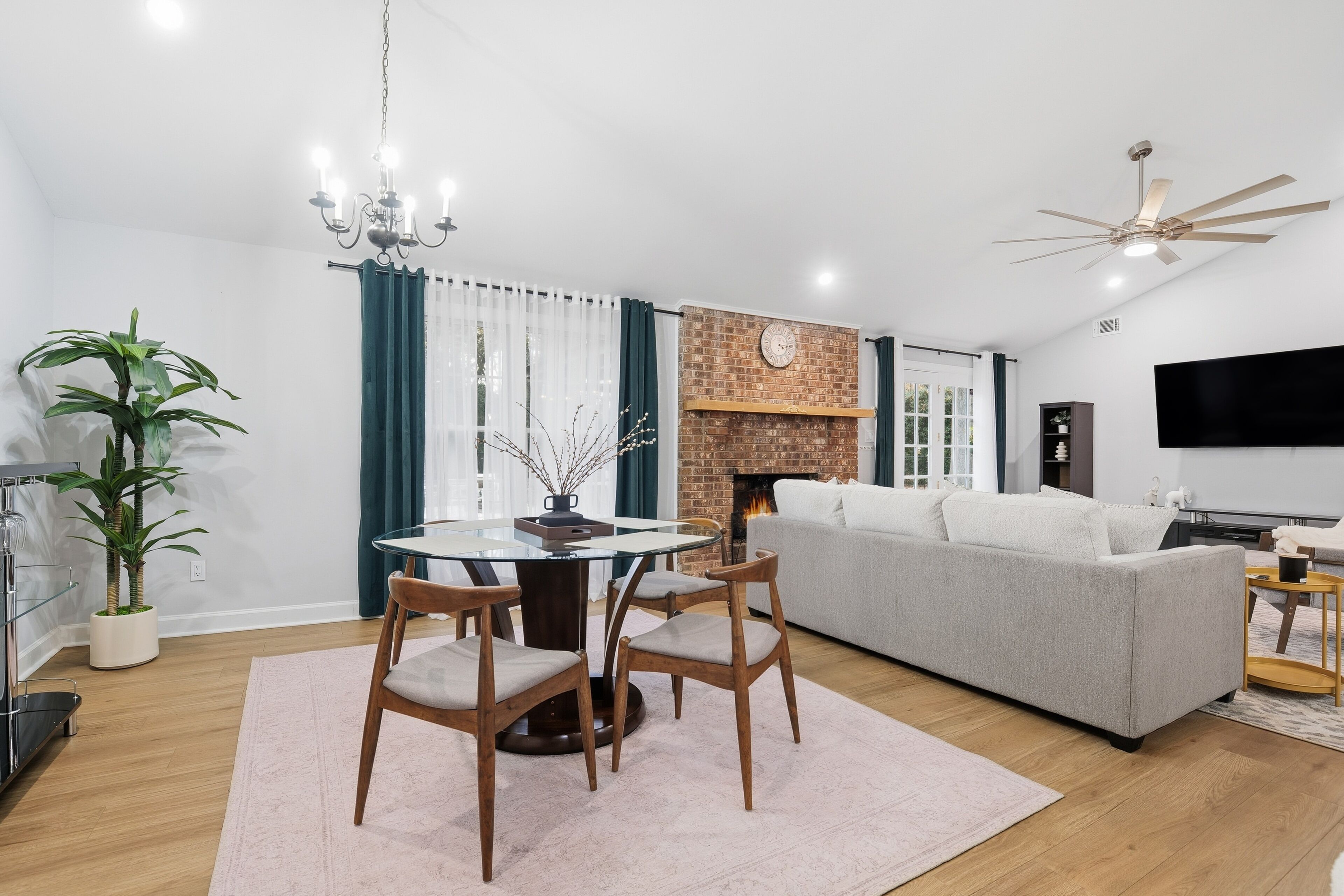 Signature House, 4 Bedrooms, Non Smoking, Patio | In-room dining