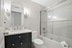 Signature House, 4 Bedrooms, Non Smoking, Patio | Bathroom | Free toiletries, hair dryer, towels, soap - Shadowlake 4BR House (Charlotte)