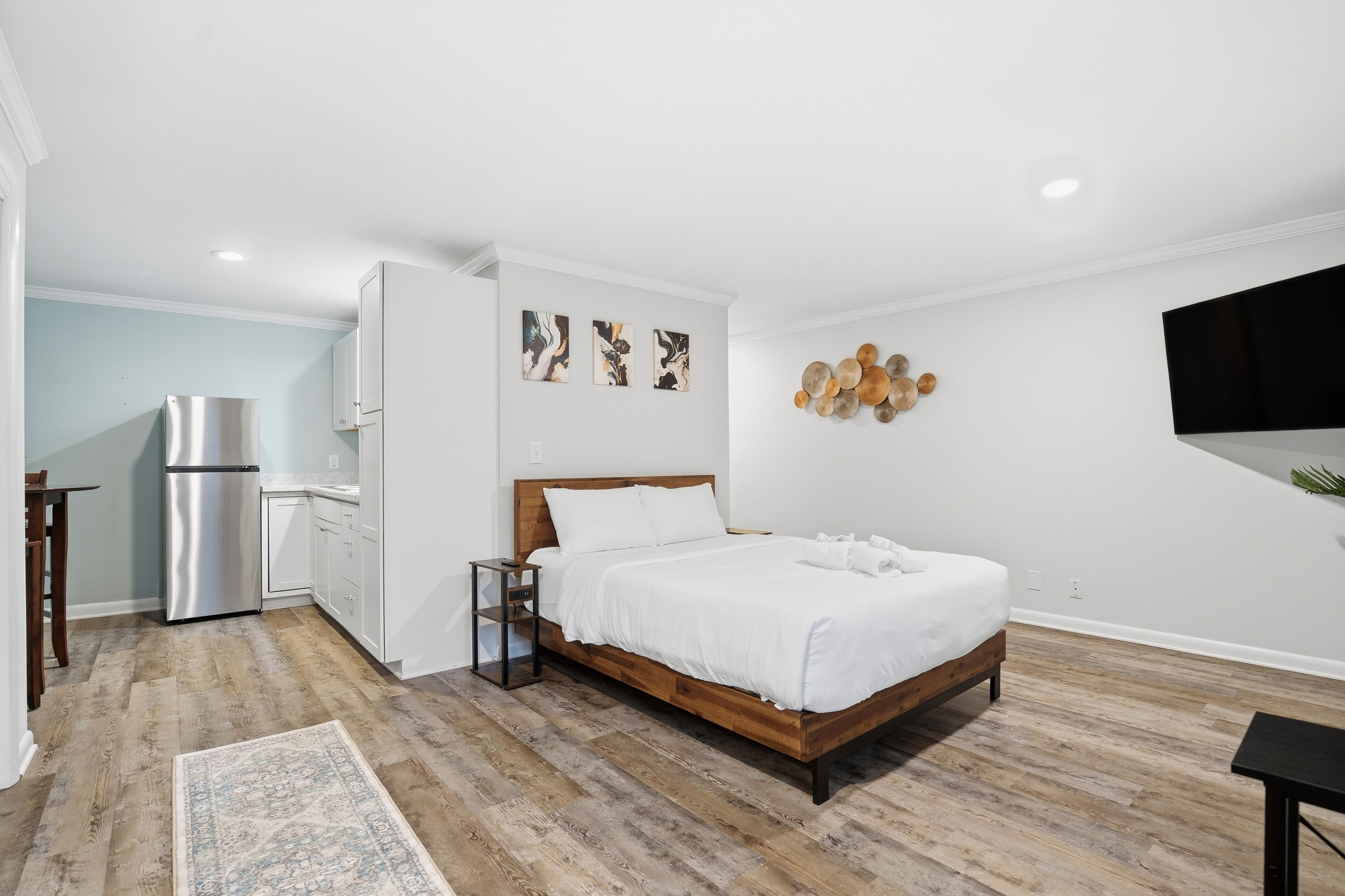 Signature House, 4 Bedrooms, Non Smoking, Patio | Individually decorated, individually furnished, desk, laptop workspace